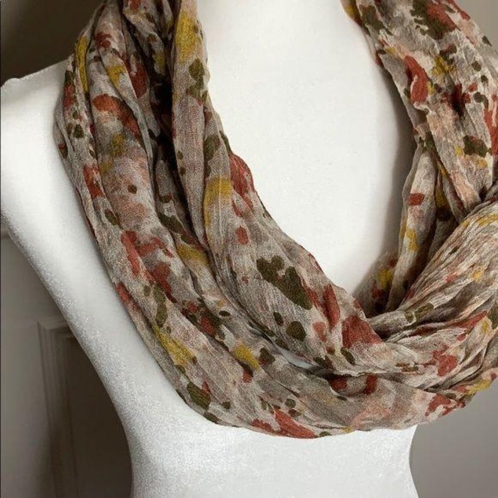 Lightweight Patterned Infinity Scarf - Picture 2 of 3